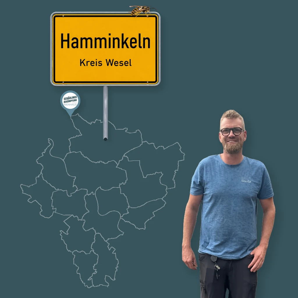 Wespenbekämpfung Hamminkeln: Stefan Nienhaus, IHK-geprüfter Schädlingsbekämpfer aus Isselburg, mit Ortsschild Hamminkeln und Karte des Einsatzgebiets.